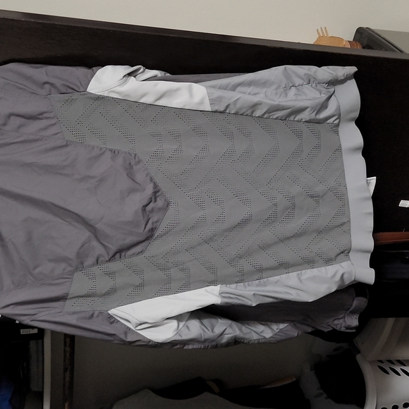 Under Armour small grey long sleeve - Picture 2 of 3